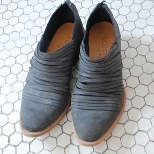Grey hasselback dress shoes